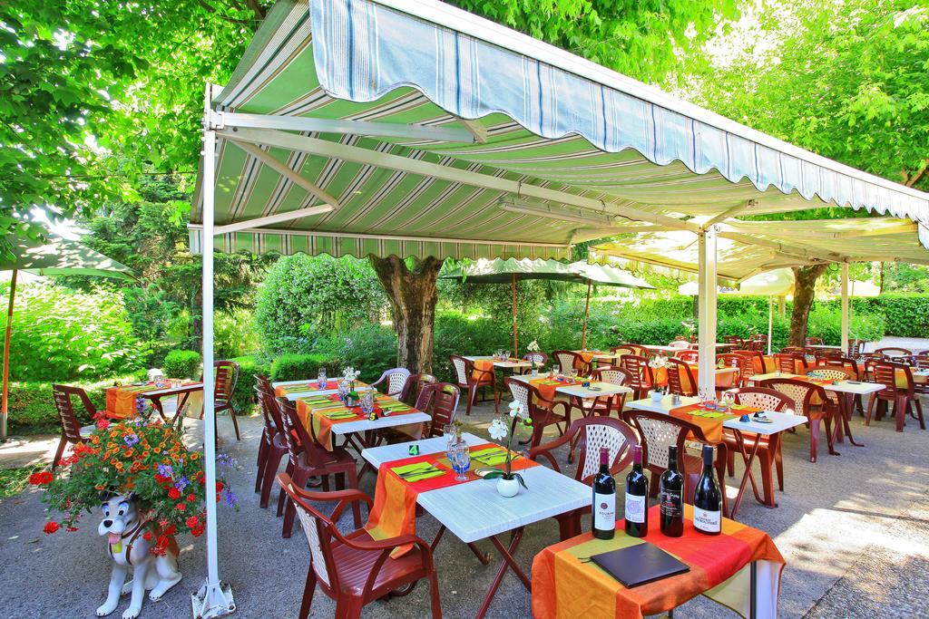 Le Clos Grand Pradines  Exterior photo