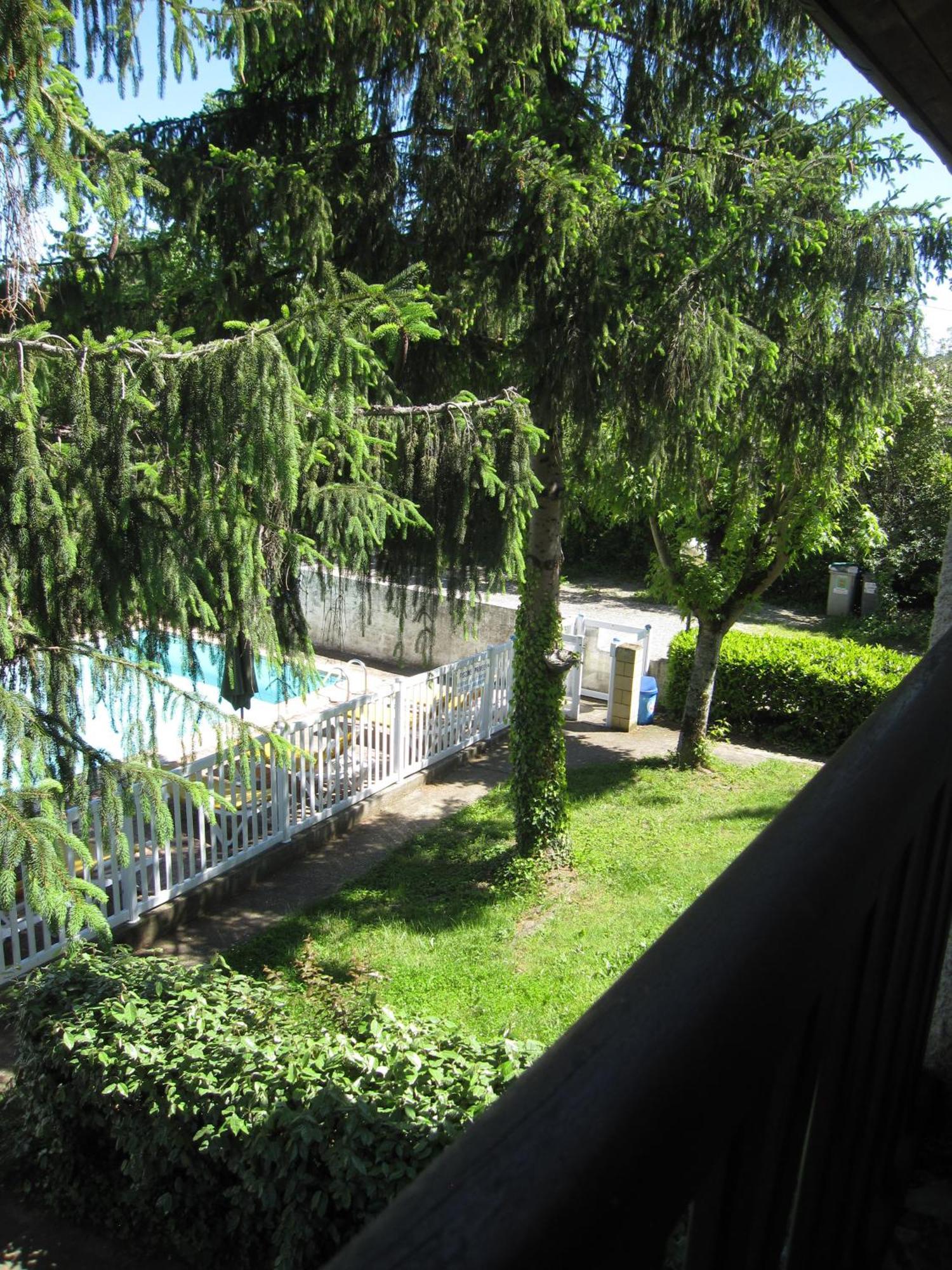 Le Clos Grand Pradines  Exterior photo